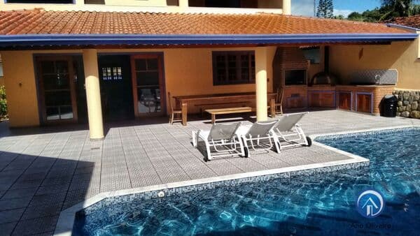 Casa Alto Padrão de 450m² com 3 suítes e piscina no Arrastão em São Sebastião