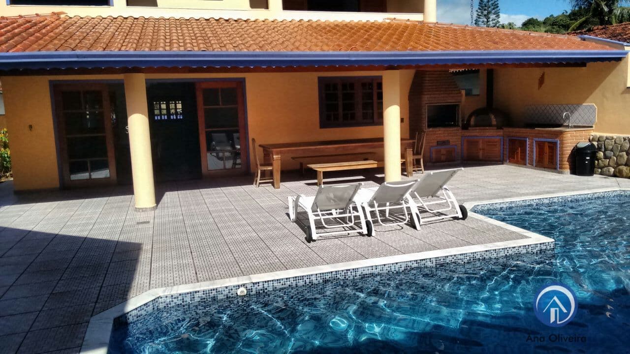 Casa Alto Padrão de 450m² com 3 suítes e piscina no Arrastão em São Sebastião
