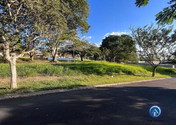Terreno de 1000m² no condomínio Recanto Santa Bárbara em Jambeiro