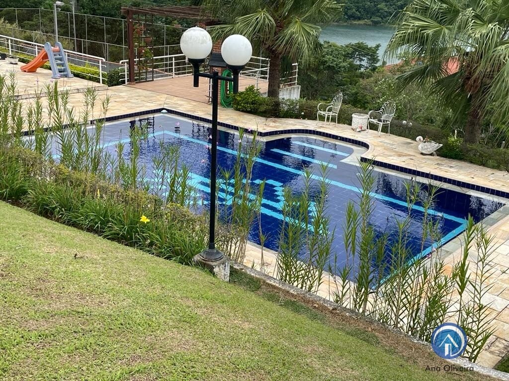 Chácara em condomínio de 3800m² com casa térrea e 4 dormitórios em Jacareí