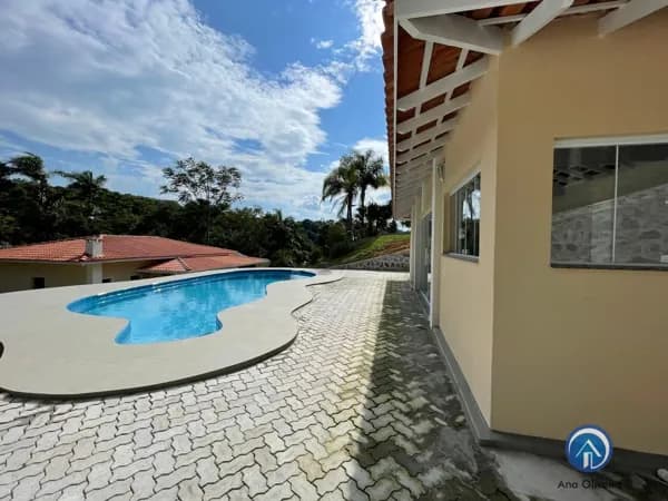 Chácara com 4 suítes e casa de caseiro no Recanto dos Pássaros