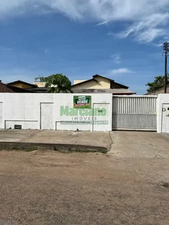 Casa Padrão, para venda no Bairro dos Estados.