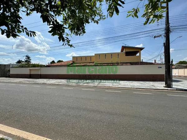 Casa Alto Padrão, à Venda no Bairro Caçari.