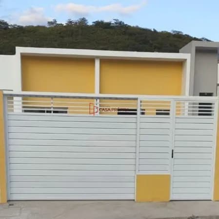 Casa com 02 Quartos, sendo 01 suíte