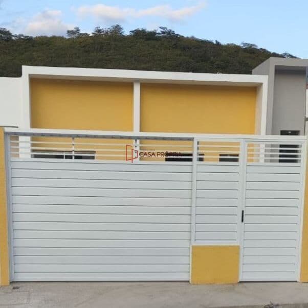 Casa com 02 Quartos, sendo 01 suíte