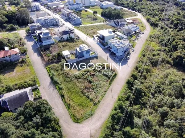 Terreno de esquina no Villa Del Solle | 631 m²