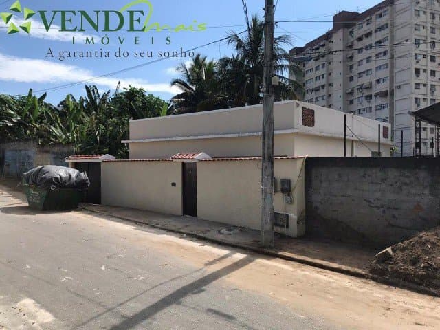 Casa Padrão para Venda em Colubandê São Gonçalo-RJ