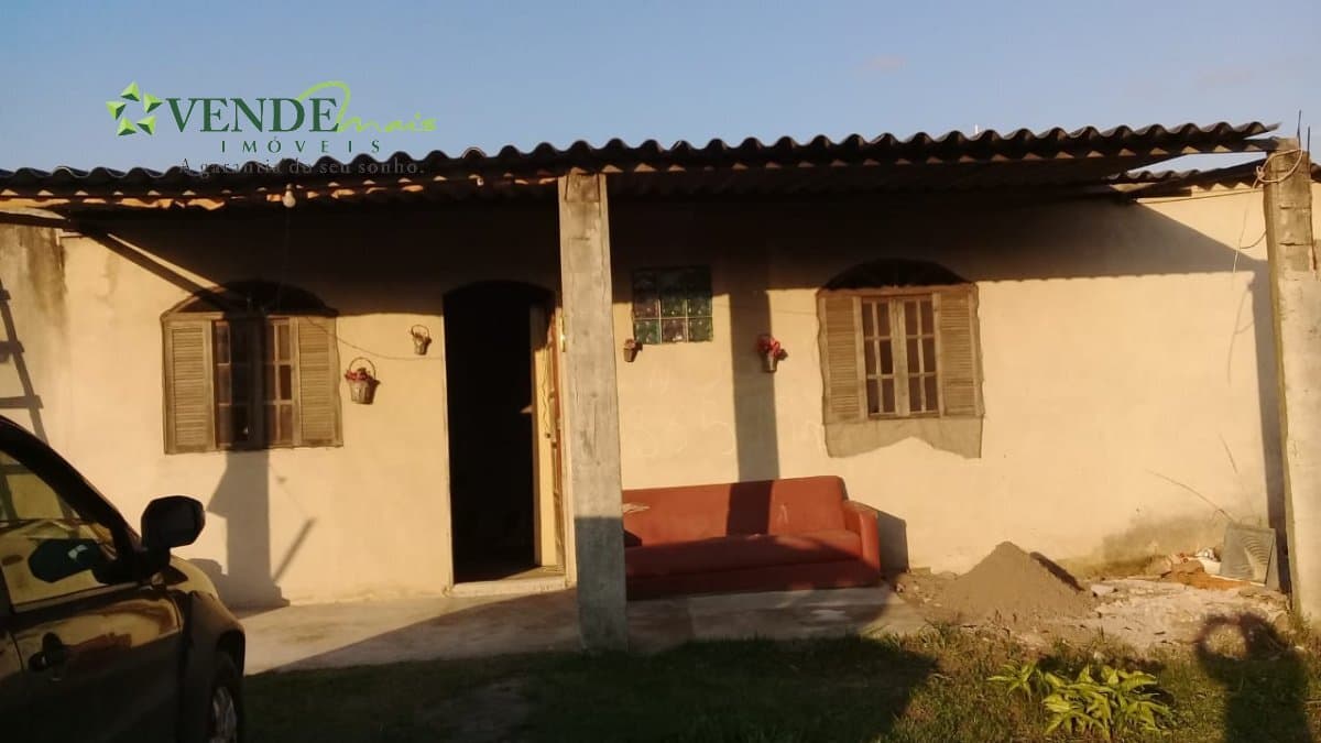 Casa Padrão para Venda em Centro Araruama-RJ