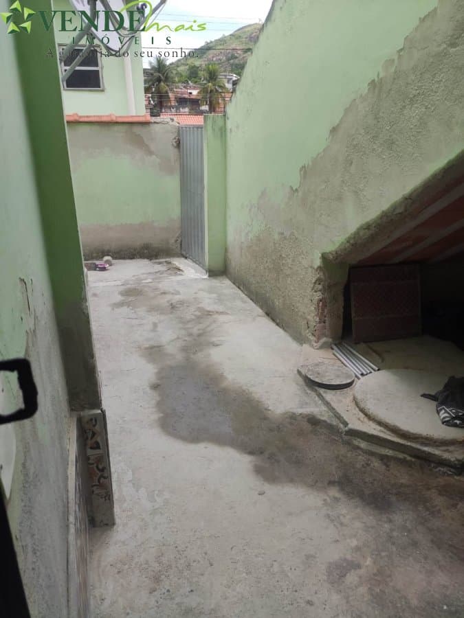 Casa Padrão para Venda em Galo Branco São Gonçalo-RJ