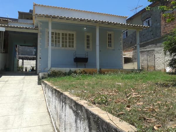 Casa em São Gonçalo - Galo Branco
