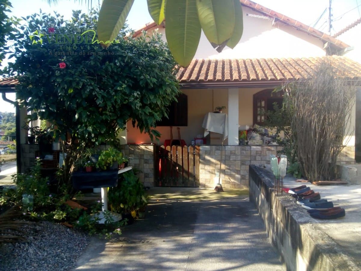 Casa Padrão para Venda em Tribobó São Gonçalo-RJ