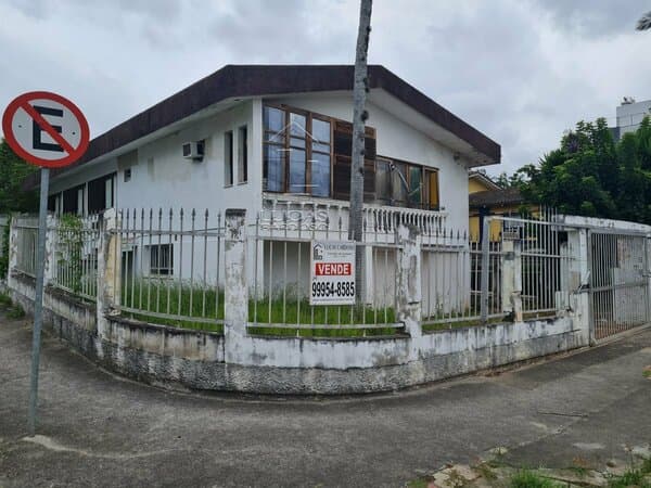 Casa Padrão para Venda em Comerciário Criciúma-SC