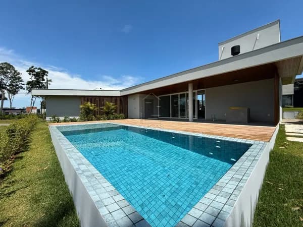 Casa com Condomínio