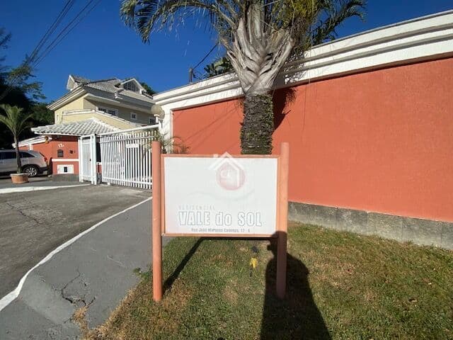 Casa em condomínio em Vargem Pequena