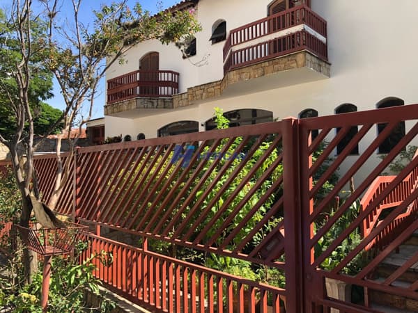 Sobrado com 3 Quartos e 5 banheiros à Venda, 236 m² por R$ 940.000