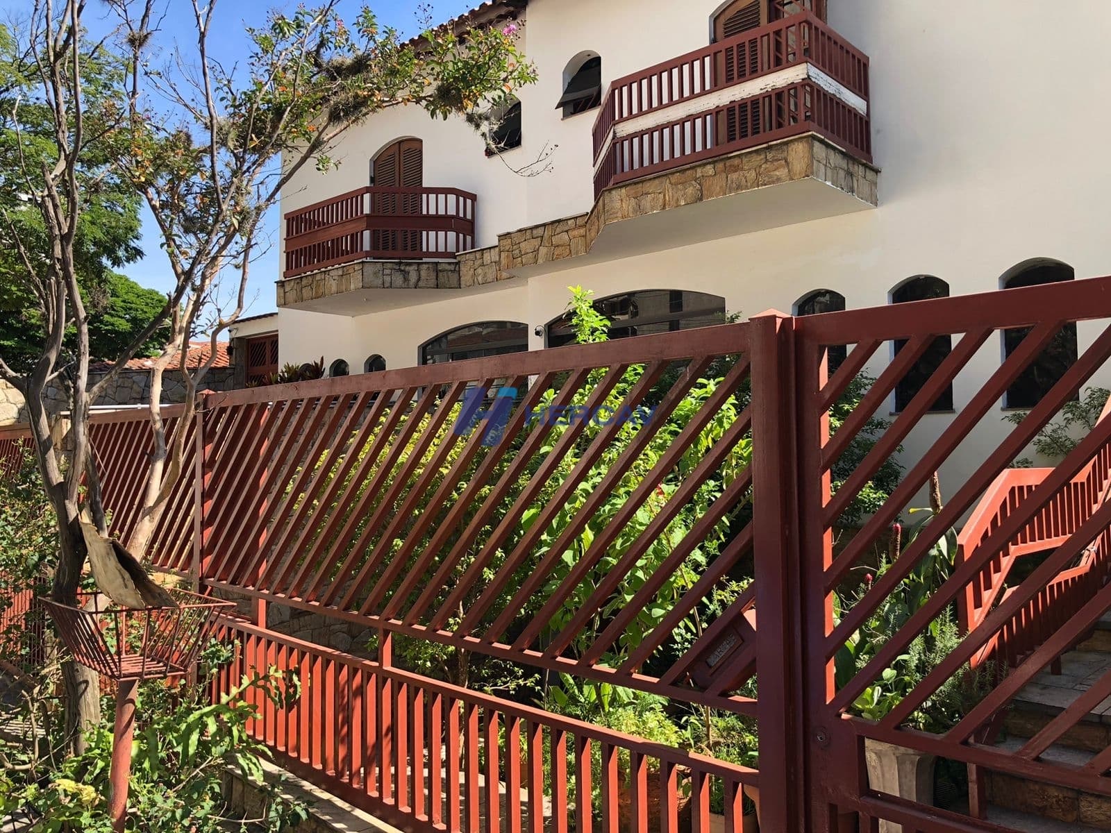 Sobrado com 3 Quartos e 5 banheiros à Venda, 236 m² por R$ 940.000