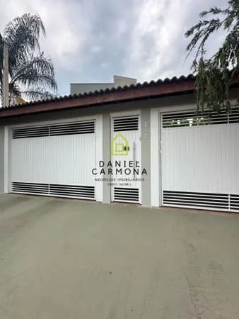 Casa ampla! Assobradada com 2 dormitórios, sendo 1 suite!!!