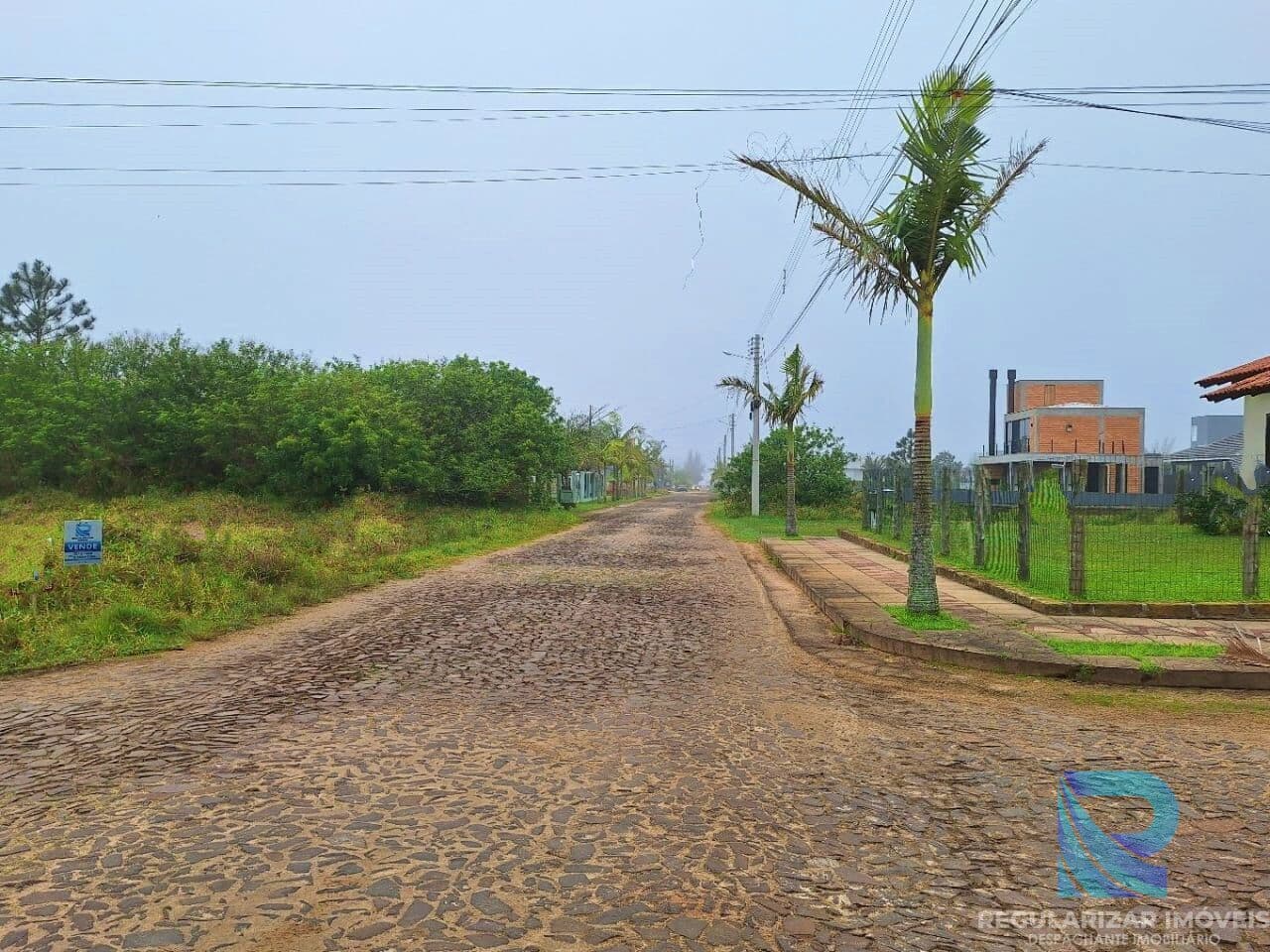 Terreno de esquina 375m² a 400 metros do mar no Bairro Bellatorres!