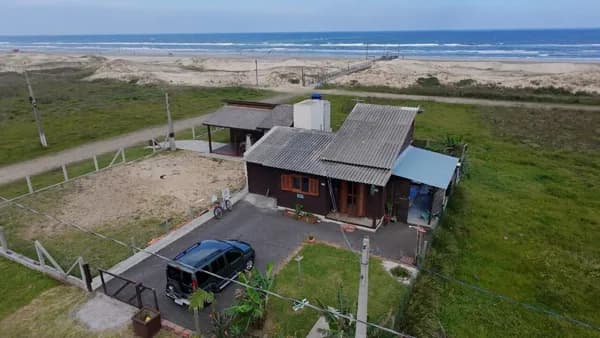 Casa de Madeira Charmosa a 50 Metros do Mar em Balneário Tapera - Passo de Torres/SC