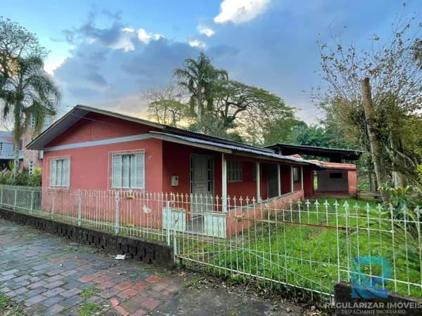 Casa à Venda no Centro de Praia Grande/SC