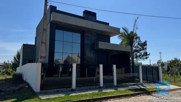 Residência na Bellatorres, localizada a 300 metros do mar.