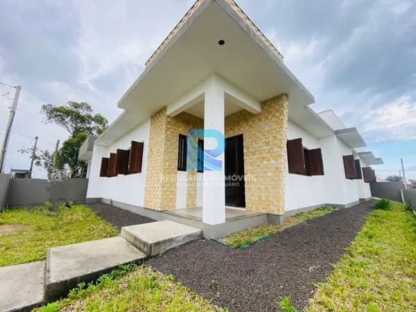 Casa de esquina Alto Padrão com três suítes na Bella Torres.