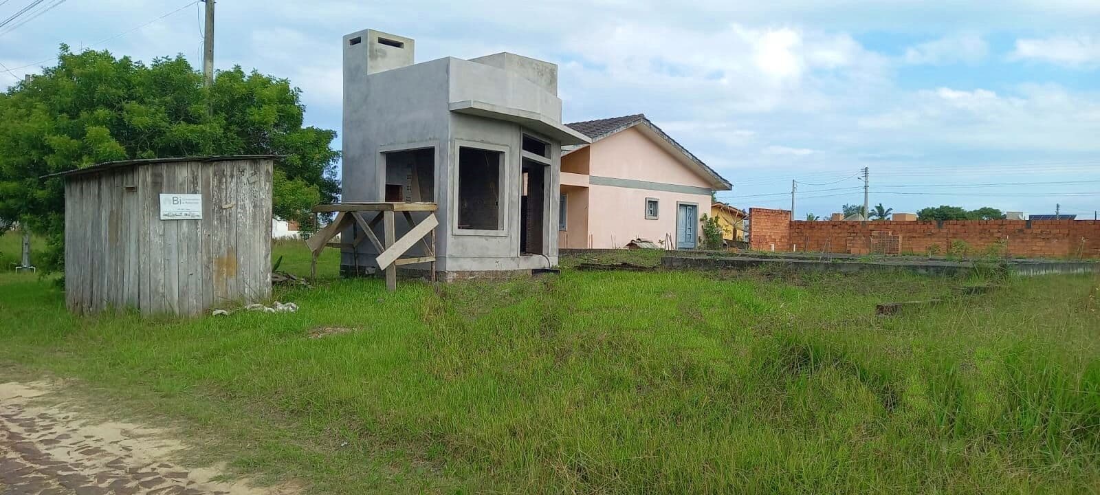 Terreno á venda com quiosque em Bellatorres