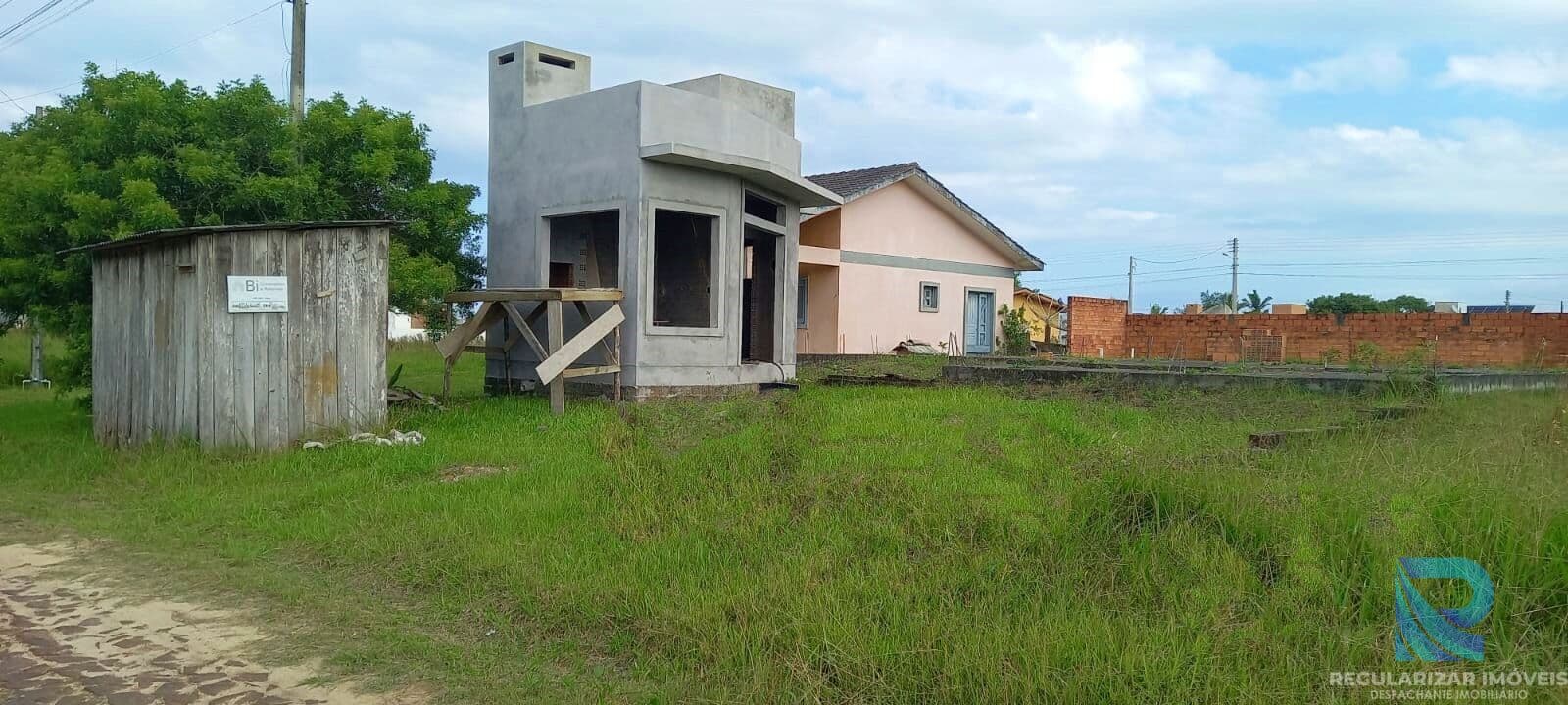 Terreno á venda com quiosque em Bellatorres