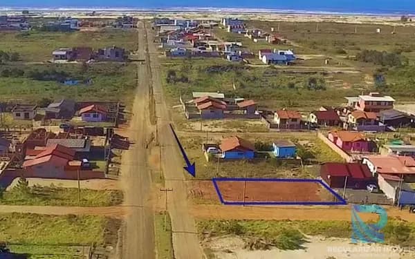 Terreno de esquina com 387m² em Passo de Torres