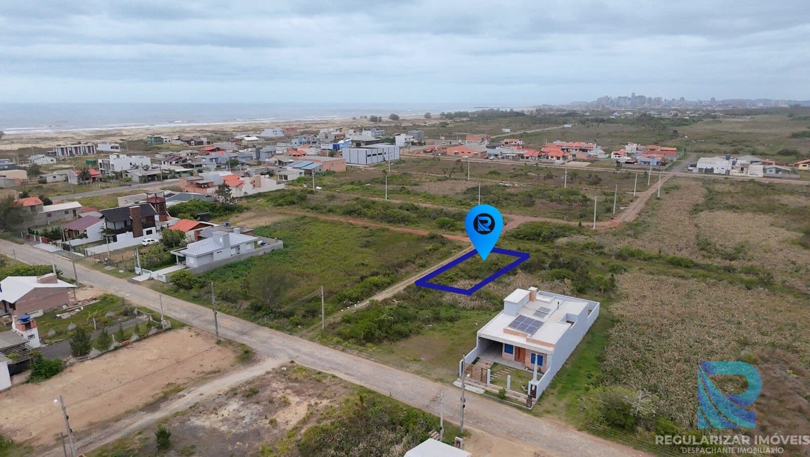 Terreno de esquina 450 metros do mar em Passo de Torres