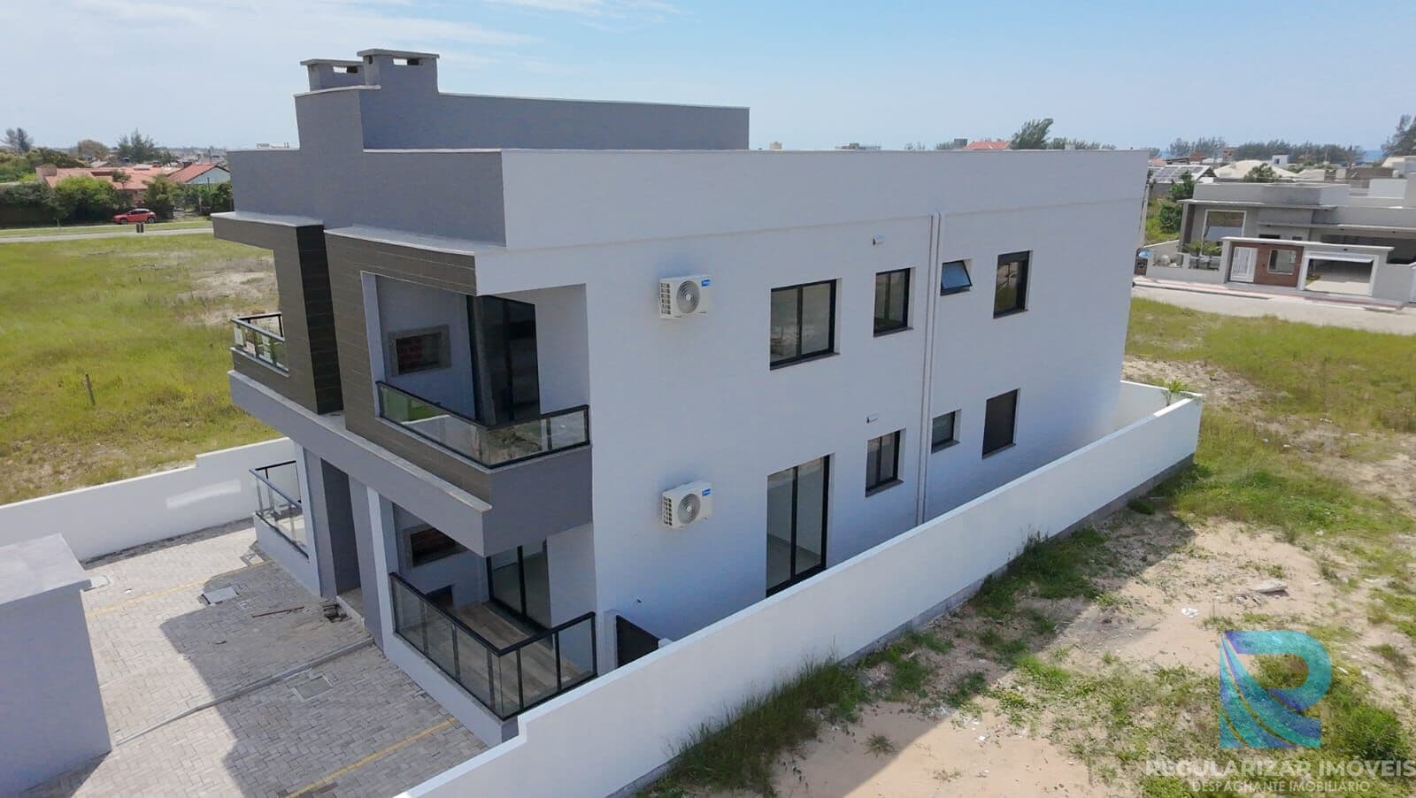 Apartamento Segundo andar, novo próximo do mar