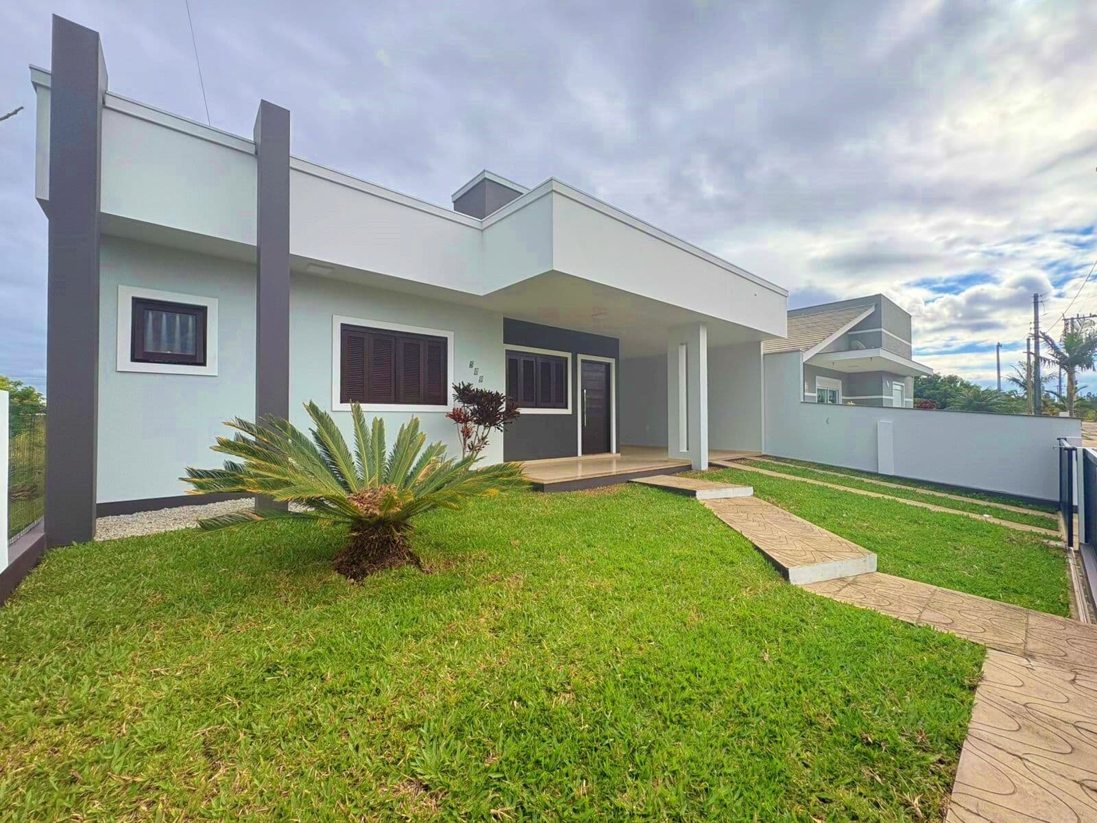 Casa com 3 dormitórios a 100 metros do mar em Bellatorres -Passo de Torres/SC