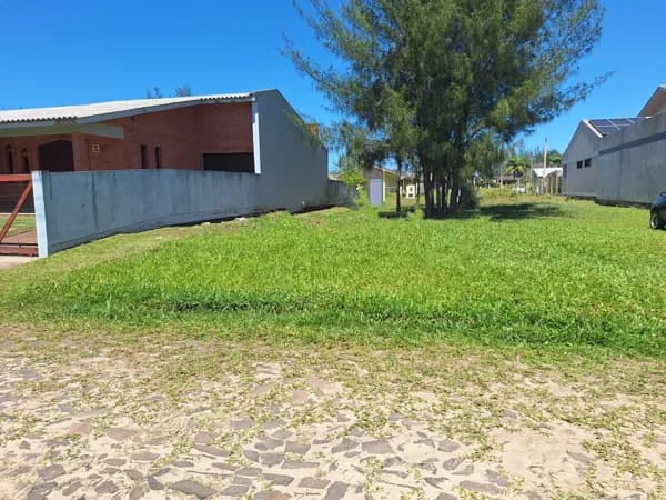 Terrenos na primeira quadra do mar em Bellatorres/SC