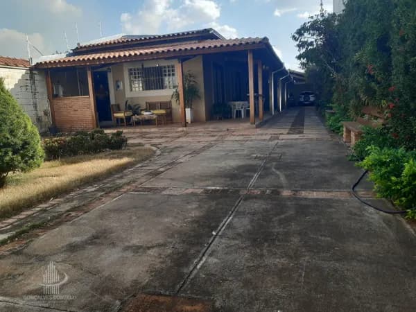 Imovel de utilização mista, residencia e comercial, ideal para escolas, clinicas, restaurantes e residencia.