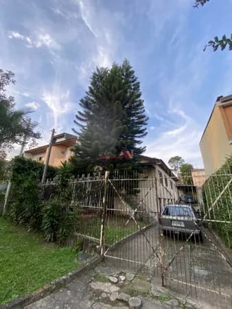 Excelente Oportunidade de Investimento – Terreno Amplo com Edificações e Renda Garantida