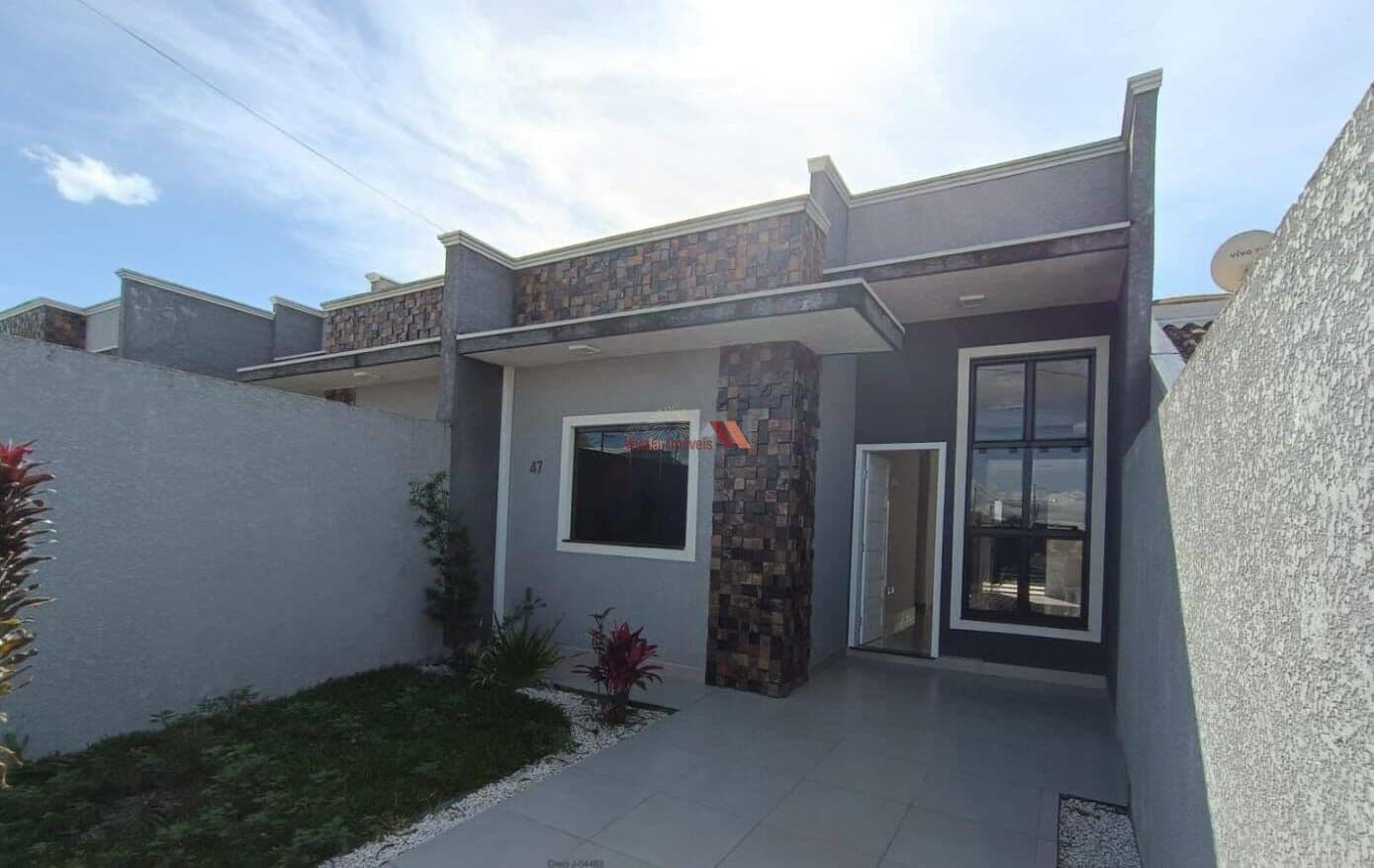 Excelente Casa à Venda no Bairro Santa Terezinha – Fazenda Rio Grande