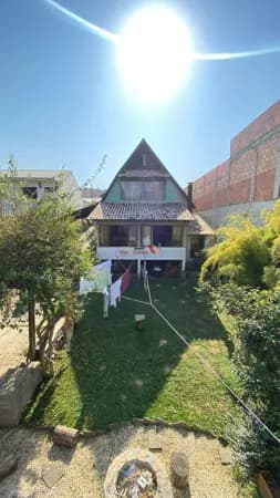 Casa à Venda em Araucária - Luxuosa Residência Próxima ao Colégio Szymanski | Vivalar Imóveis