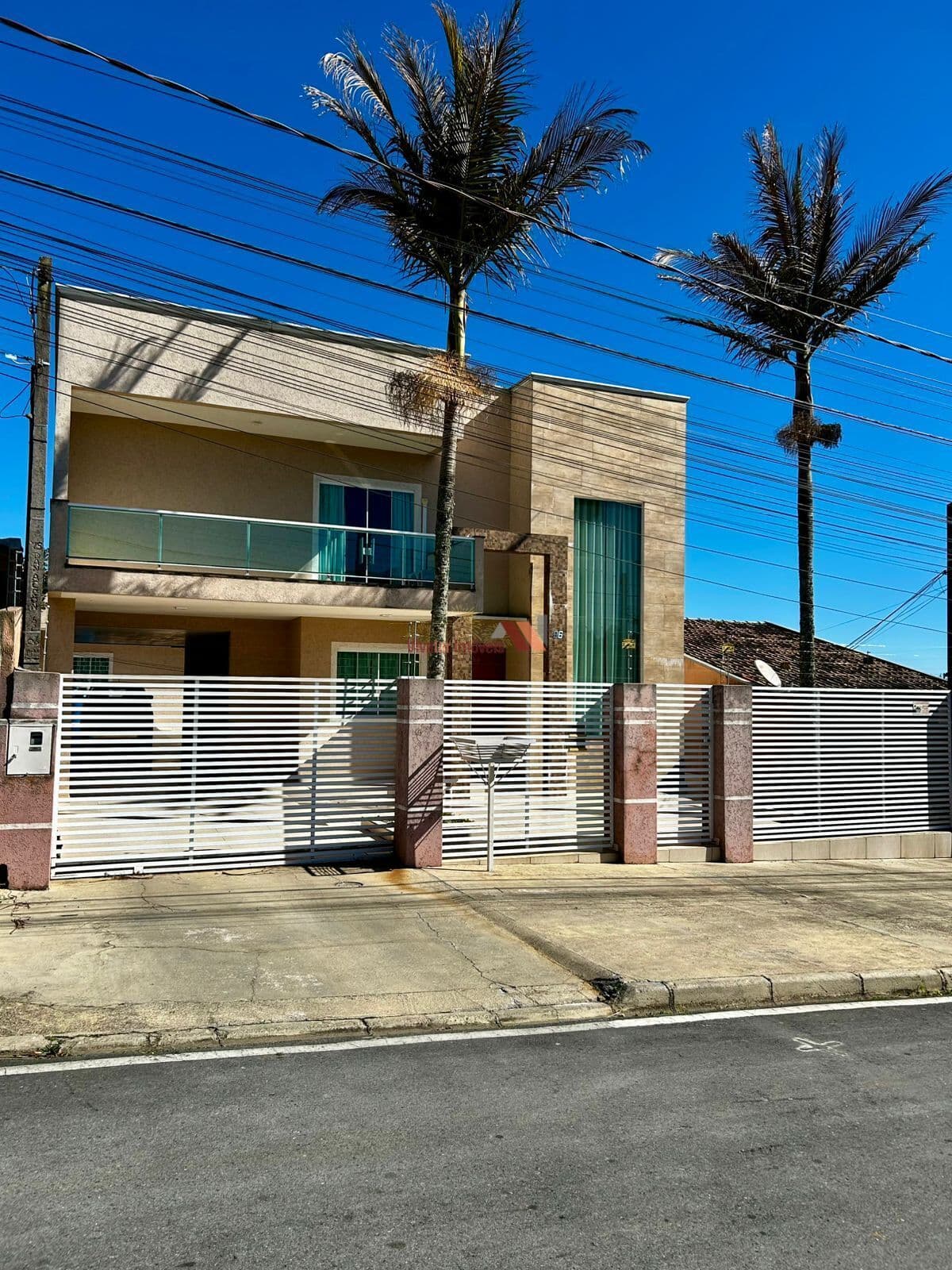 🏡 Sobrado à Venda no Costeira – Araucária/PR