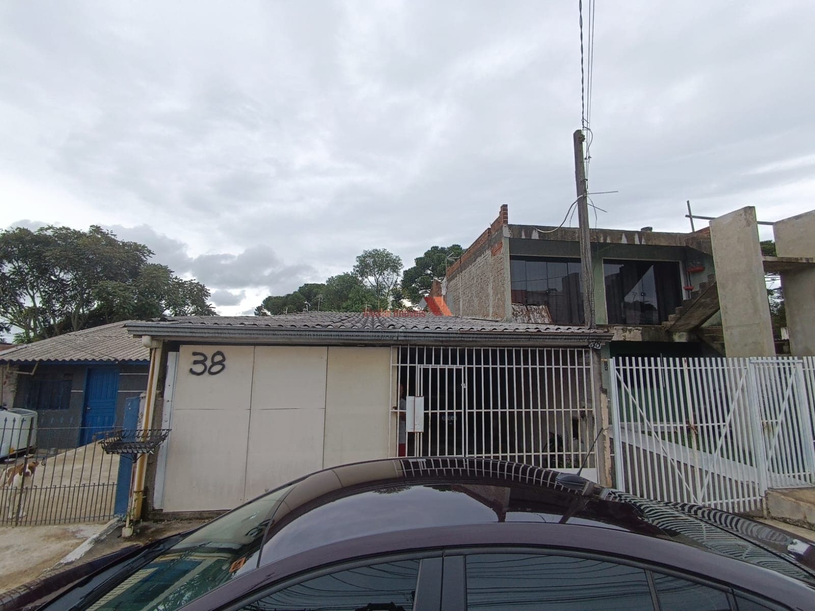 Casa Espaçosa à Venda em Araucária - 97m² com 2 Quartos e Garagem Coberta
