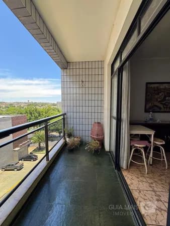 Apartamento amplo no Edificio Curacao