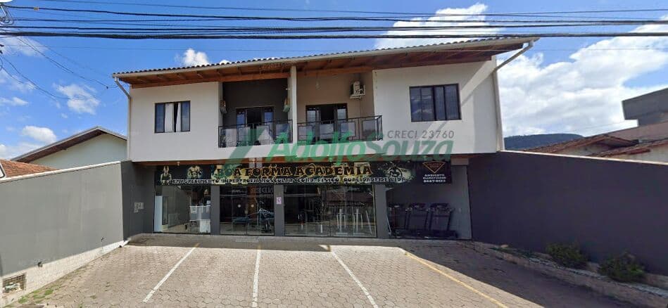 Prédio comercial e residencial