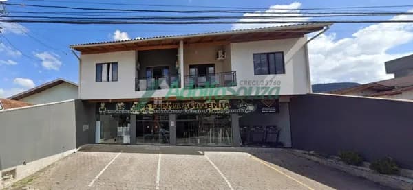 Prédio comercial e residencial