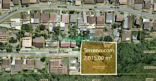 Terreno urbano já com uma edificação de casa