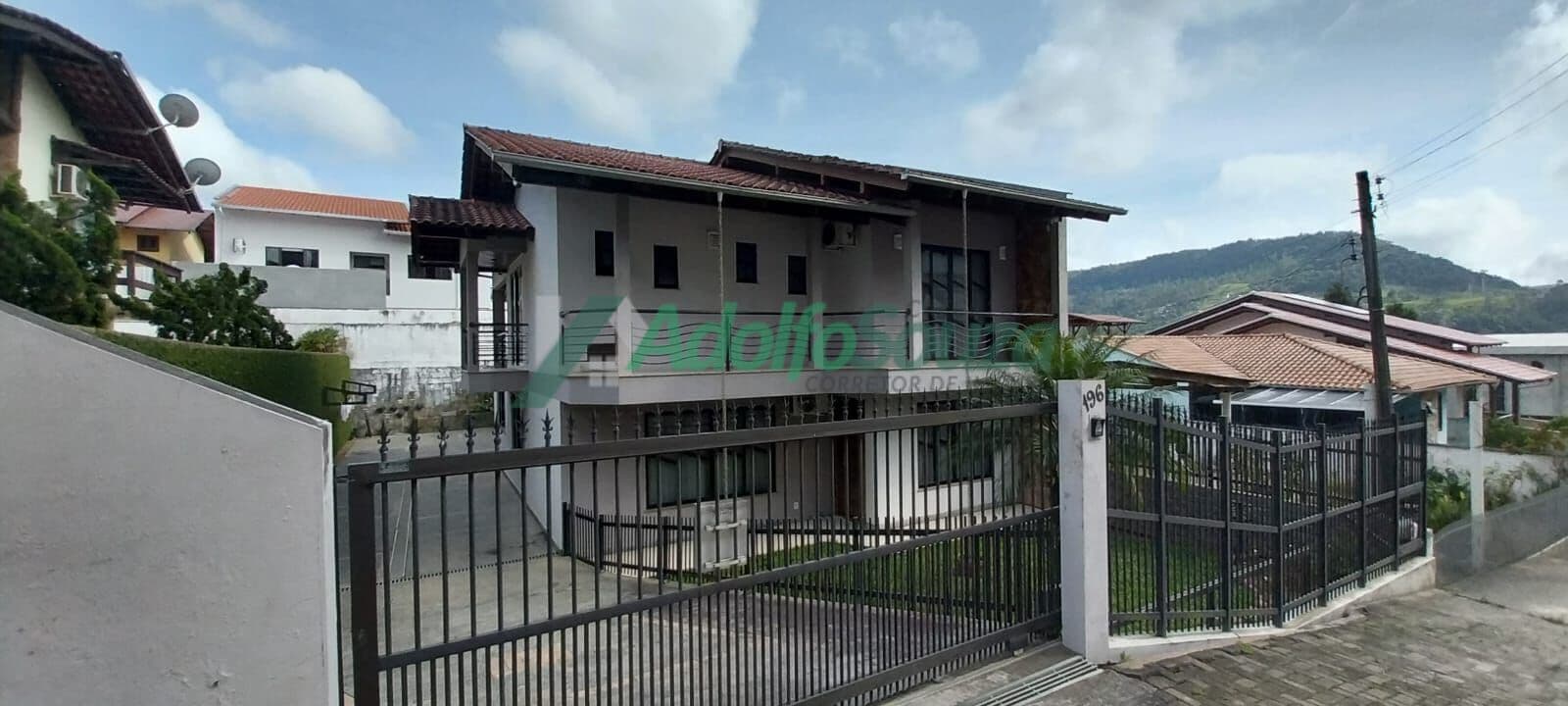 Excelente oportunidade de adquirir uma belíssima casa de alvenaria em Rio do Sul-SC.