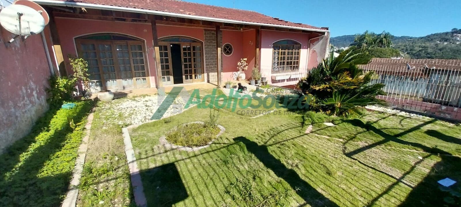 CASA EM ALVENARIA DE DOIS PAVIMENTOS LOCALIZADA NO BAIRRO LARANJEIRA