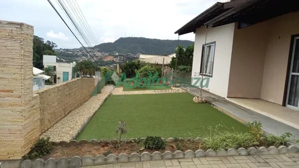 Casa em alvenaria localizada no bairro Sumaré