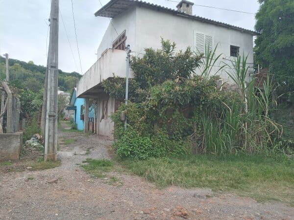 Terreno com 2 casas
