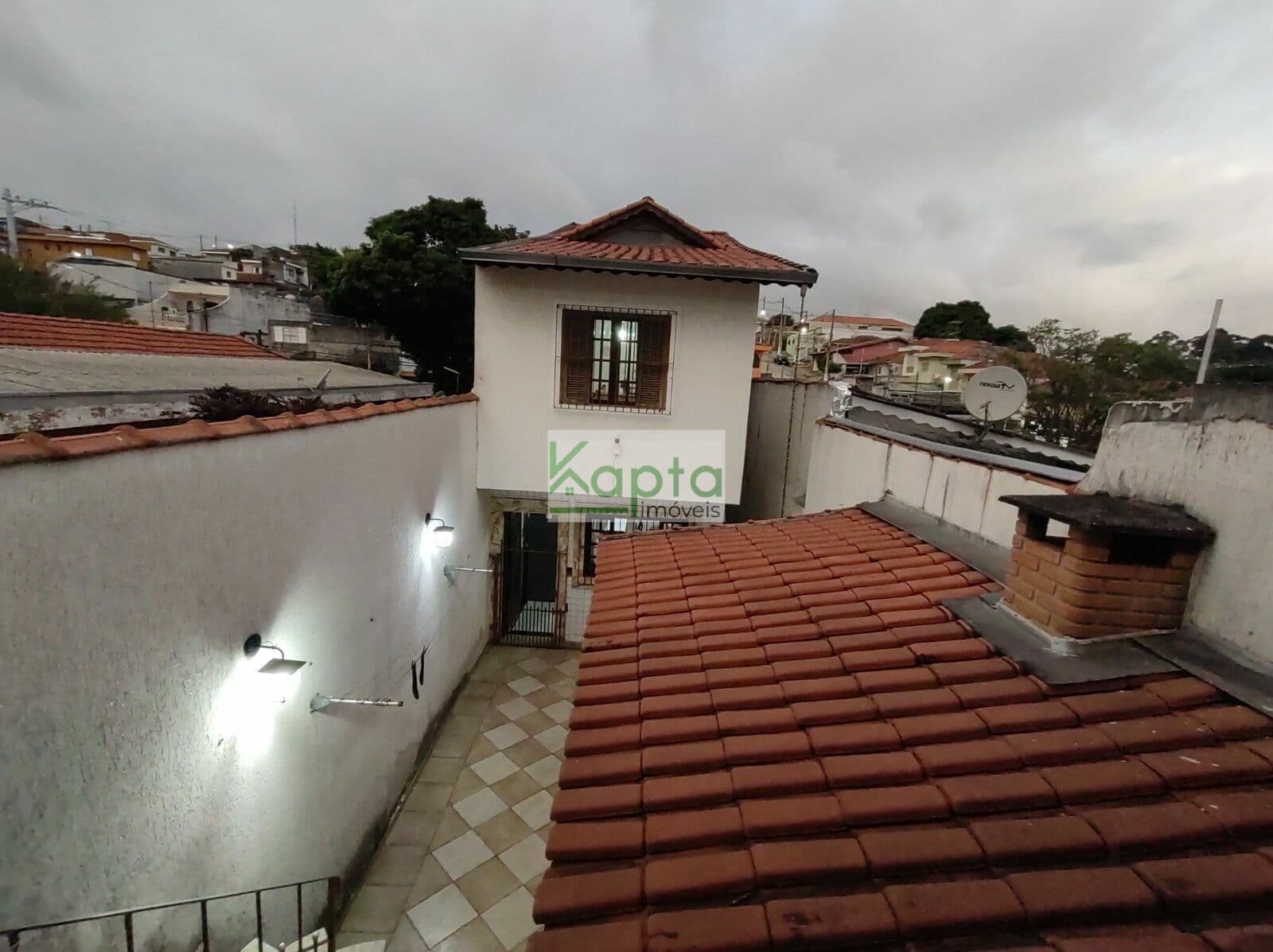 Sobrado com 3 Dormitórios, 4 Banheiros, 2 Vagas na Vila Mangalot , a venda