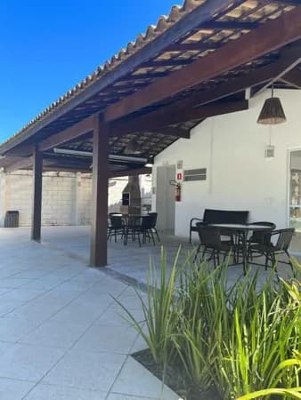 Casa com 4 quartos com quintal e varanda