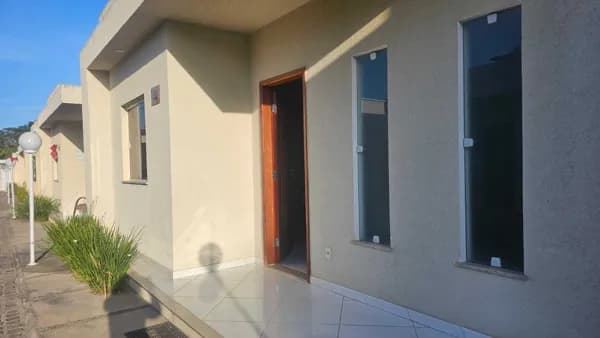 Casa terrea com 2 quartos mobiliada atrás do Shopping Outlet Premium